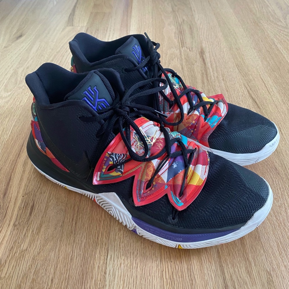 Kylie 5 - Chinese New Year color-way - Excellent condition, lightly used